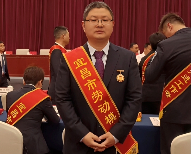 祝賀！微特工程師張艷波榮獲宜昌市&ldquo;勞動(dòng)模范&rdquo;稱號(hào)